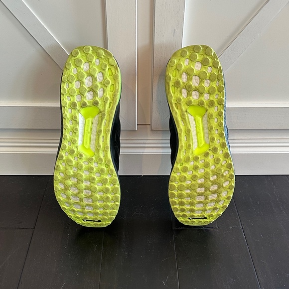 Ivy Park x adidas UltraBoost 'Black
Hi-Res Yellow' Men’s Sneakers - Picture 8 of 12